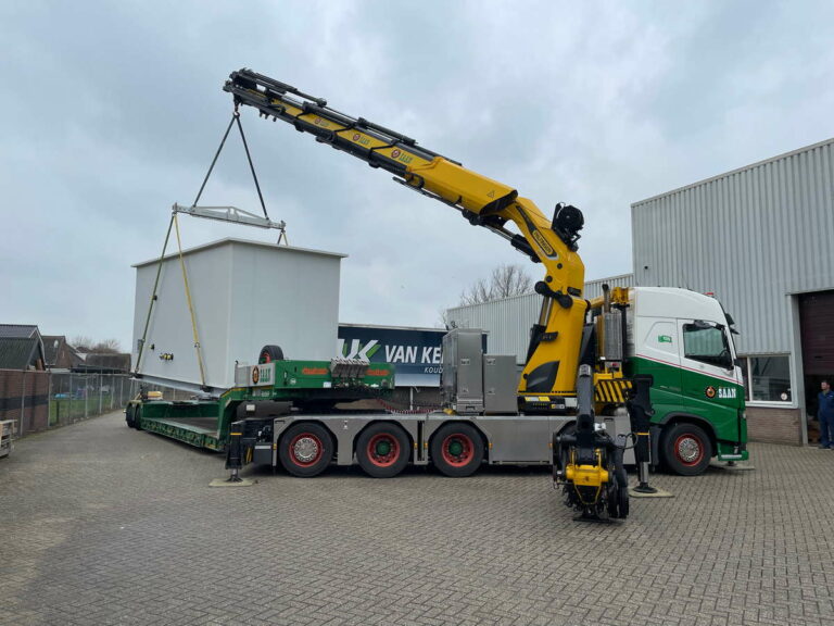 Chauffeur autolaadkraan - transport luchtbehandelingssysteem